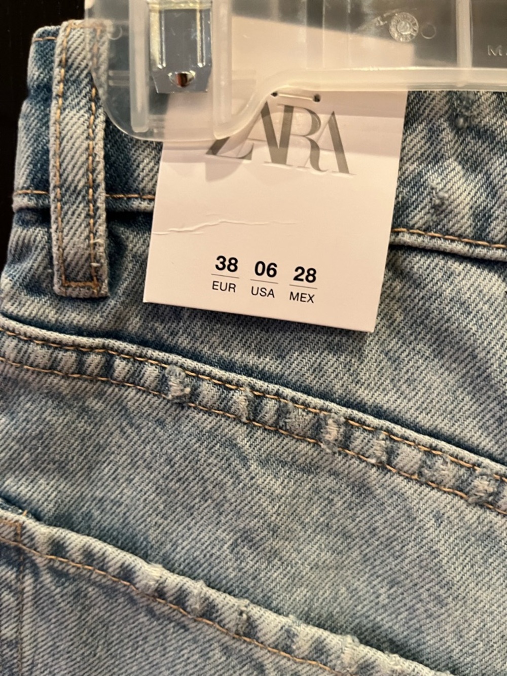 Zara Light Wash Distressed Denim Shorts - Women Size 6 - Picture 4 of 6